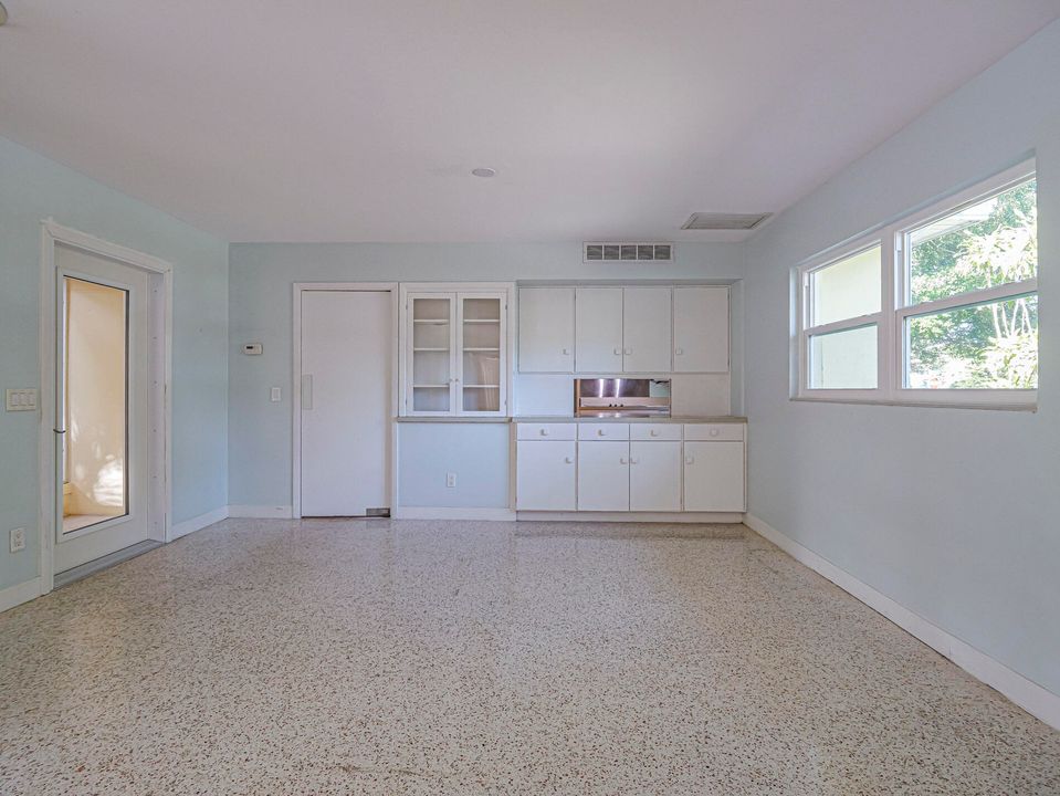 Activo con contrato: $790,000 (4 camas, 2 baños, 3066 Pies cuadrados)