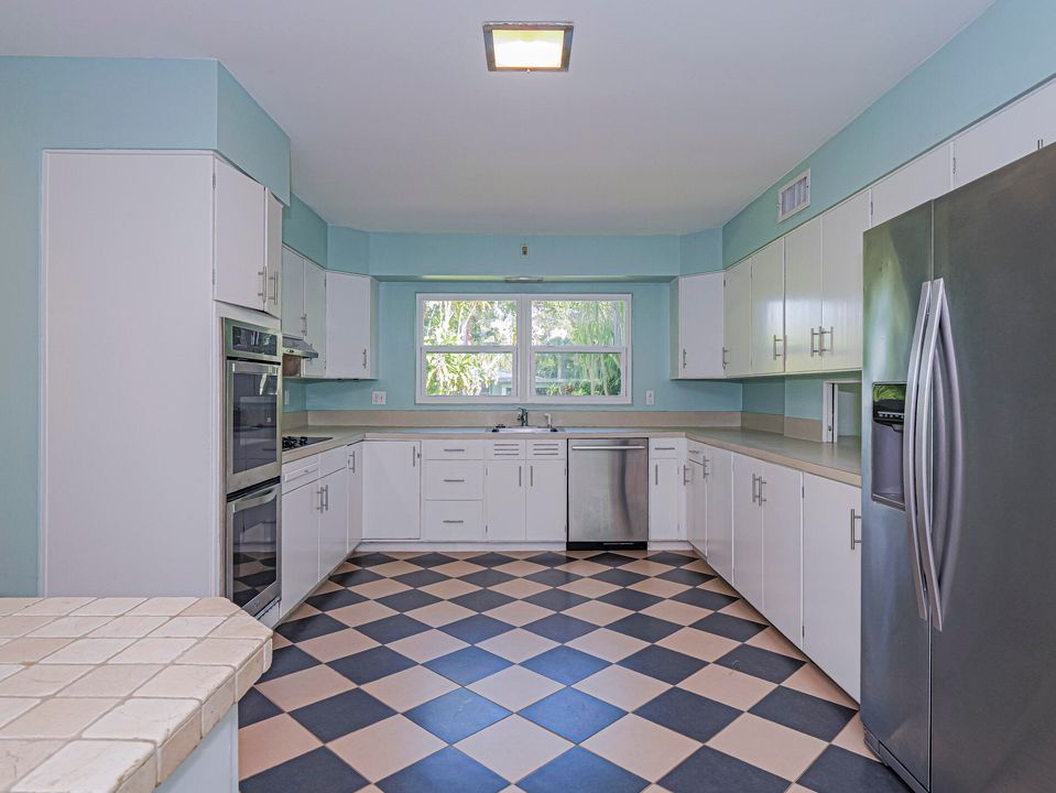 Activo con contrato: $790,000 (4 camas, 2 baños, 3066 Pies cuadrados)