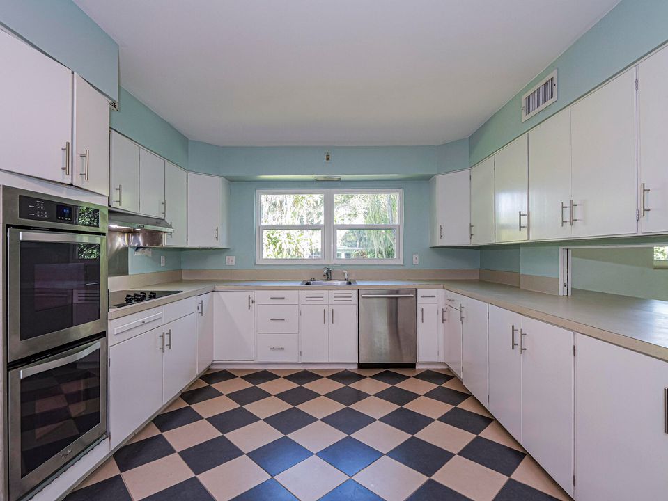 Activo con contrato: $790,000 (4 camas, 2 baños, 3066 Pies cuadrados)