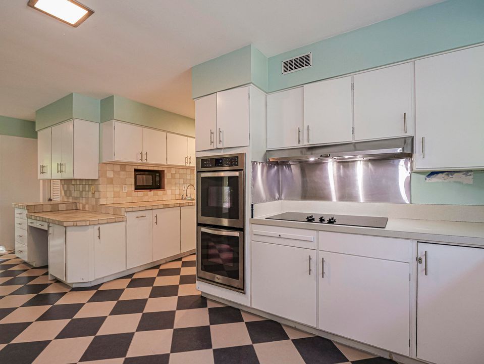 Activo con contrato: $790,000 (4 camas, 2 baños, 3066 Pies cuadrados)