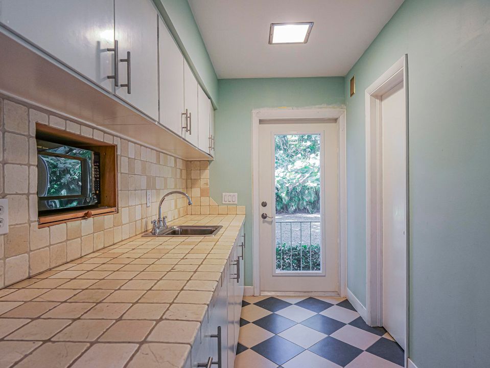 Activo con contrato: $790,000 (4 camas, 2 baños, 3066 Pies cuadrados)