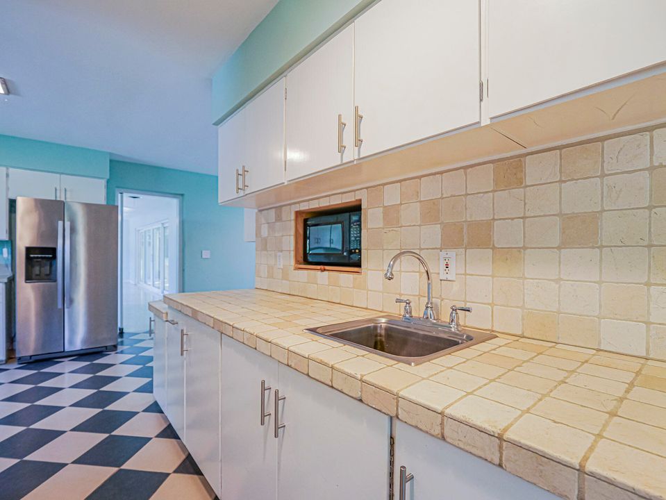 Activo con contrato: $790,000 (4 camas, 2 baños, 3066 Pies cuadrados)