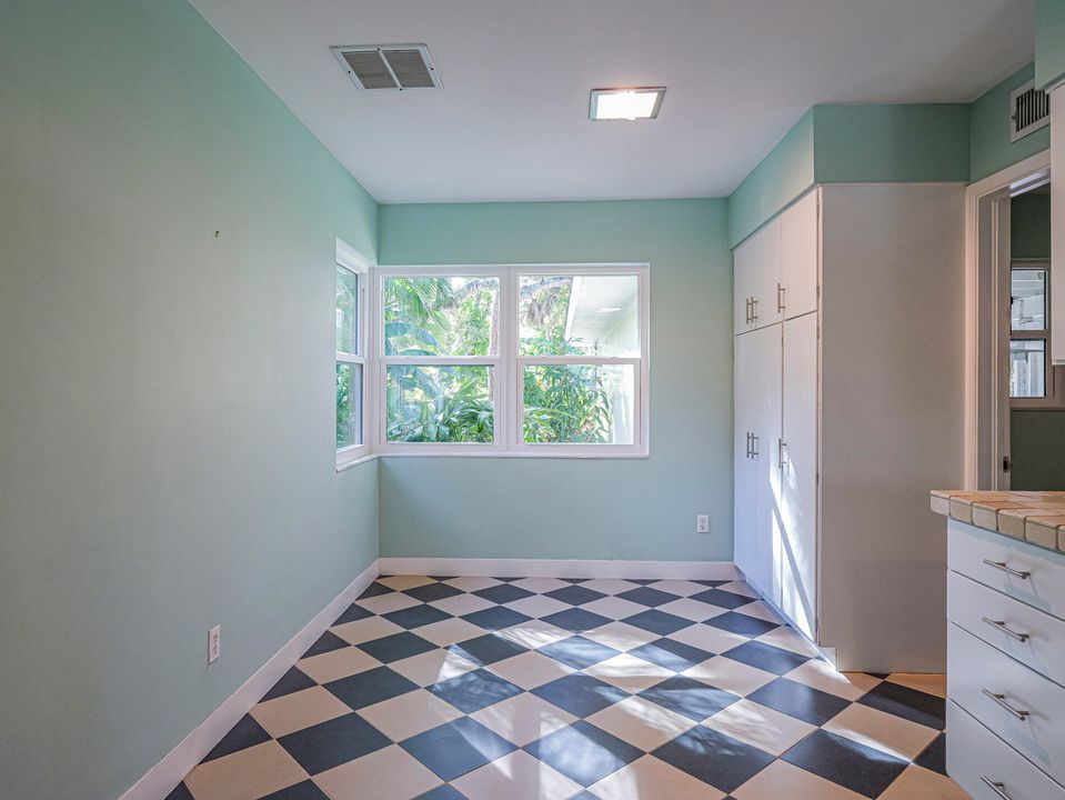 Activo con contrato: $790,000 (4 camas, 2 baños, 3066 Pies cuadrados)