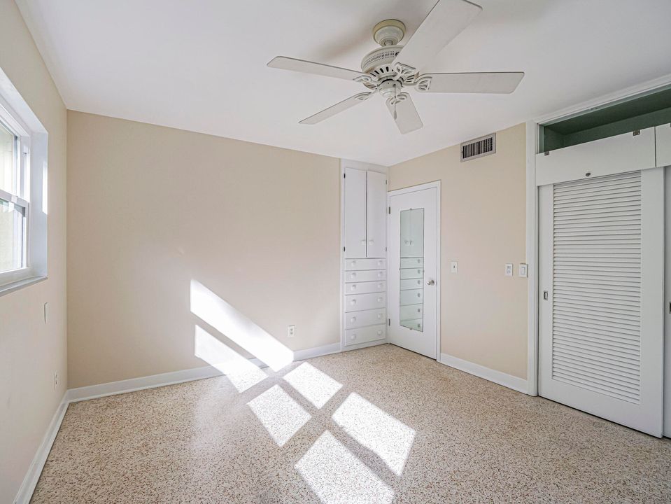 Activo con contrato: $790,000 (4 camas, 2 baños, 3066 Pies cuadrados)