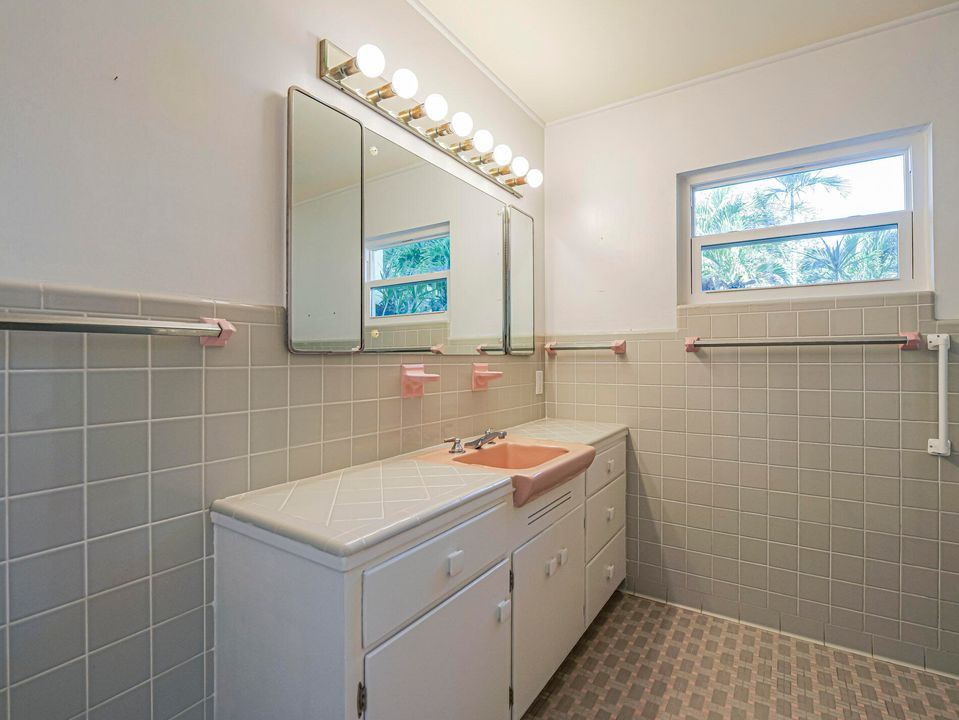 Activo con contrato: $790,000 (4 camas, 2 baños, 3066 Pies cuadrados)