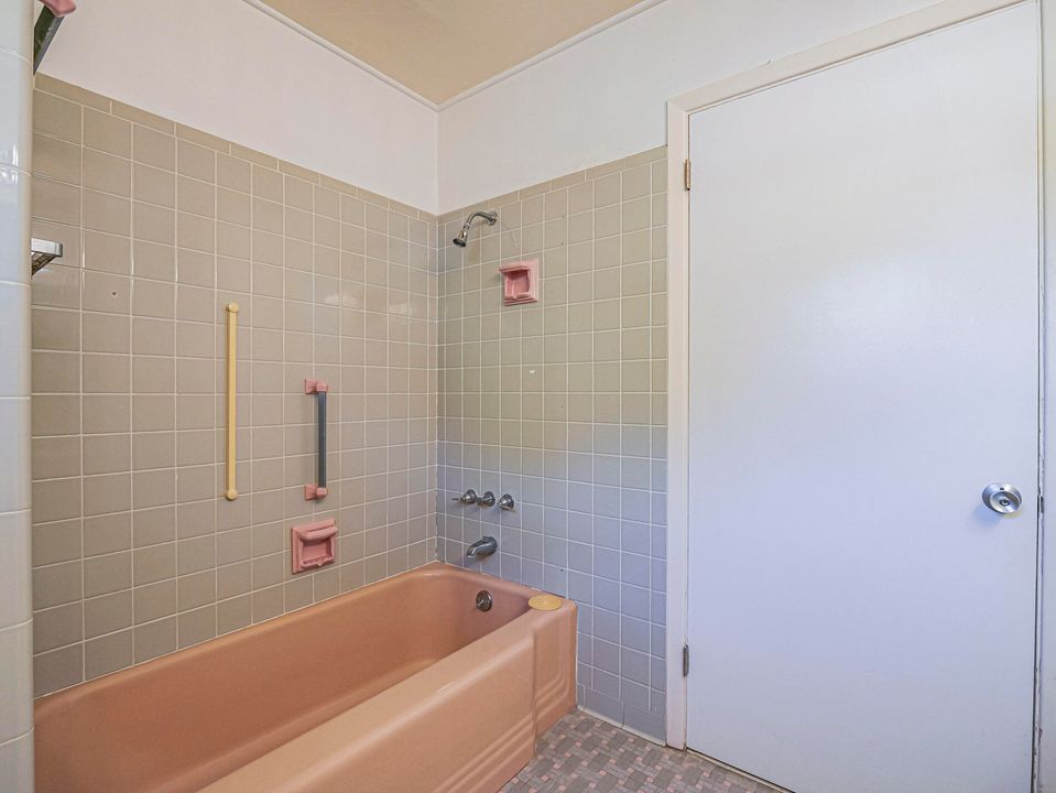 Activo con contrato: $790,000 (4 camas, 2 baños, 3066 Pies cuadrados)