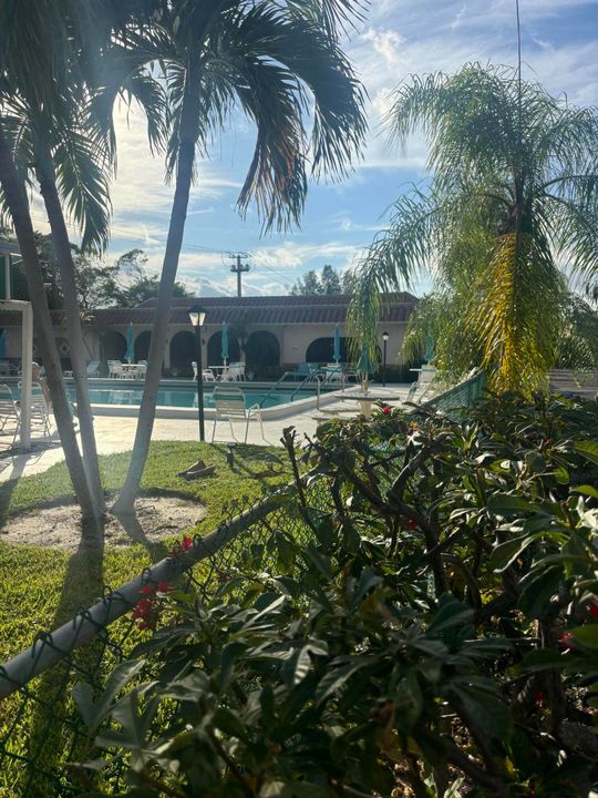 For Sale: $147,000 (1 beds, 1 baths, 772 Square Feet)