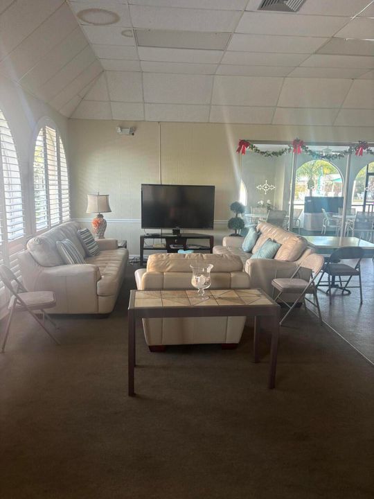 For Sale: $147,000 (1 beds, 1 baths, 772 Square Feet)