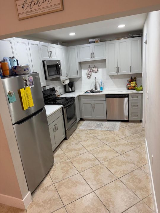 Active With Contract: $3,250 (3 beds, 2 baths, 1460 Square Feet)