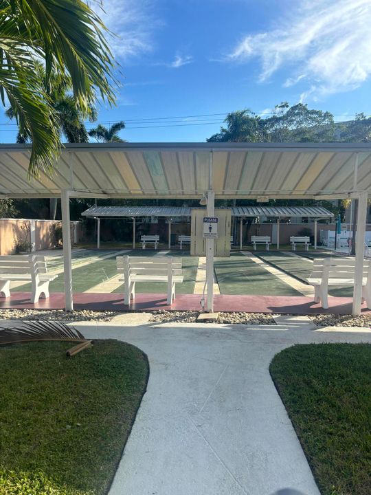 For Sale: $147,000 (1 beds, 1 baths, 772 Square Feet)