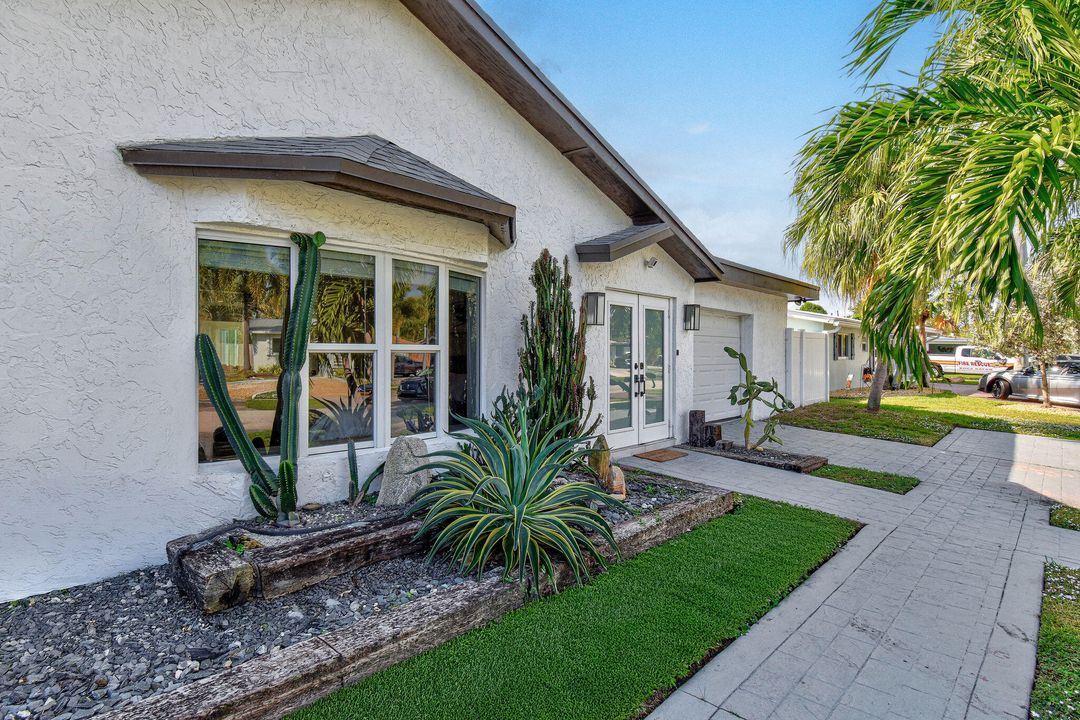 For Sale: $949,000 (4 beds, 3 baths, 1963 Square Feet)