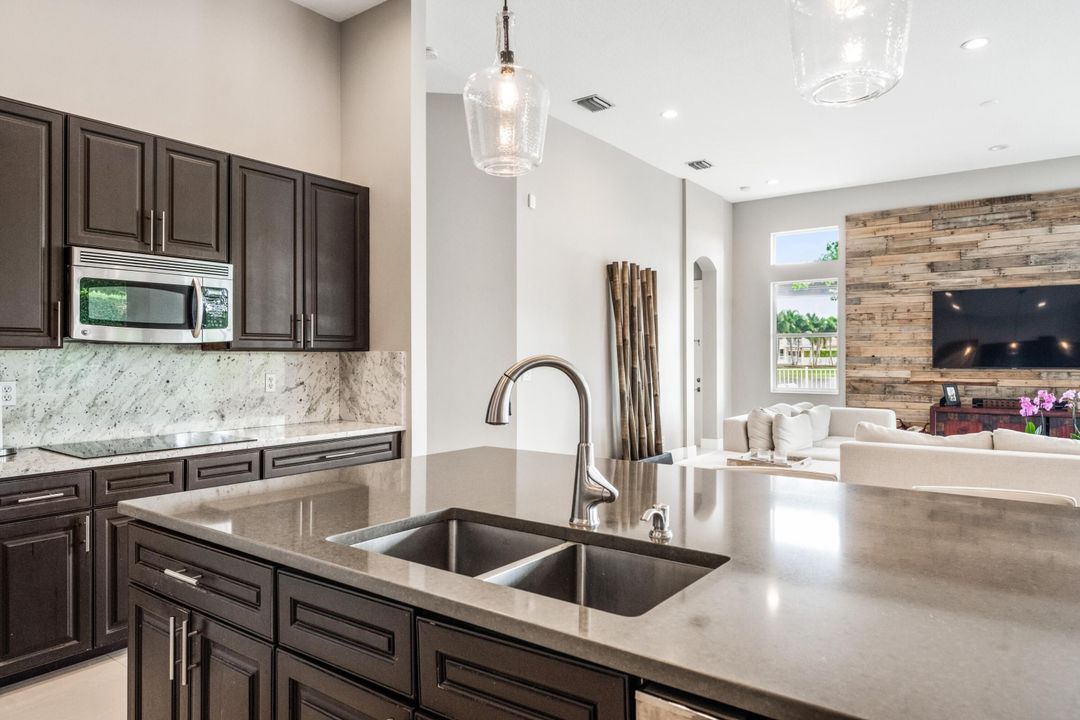 For Rent: $16,000 (4 beds, 3 baths, 3117 Square Feet)