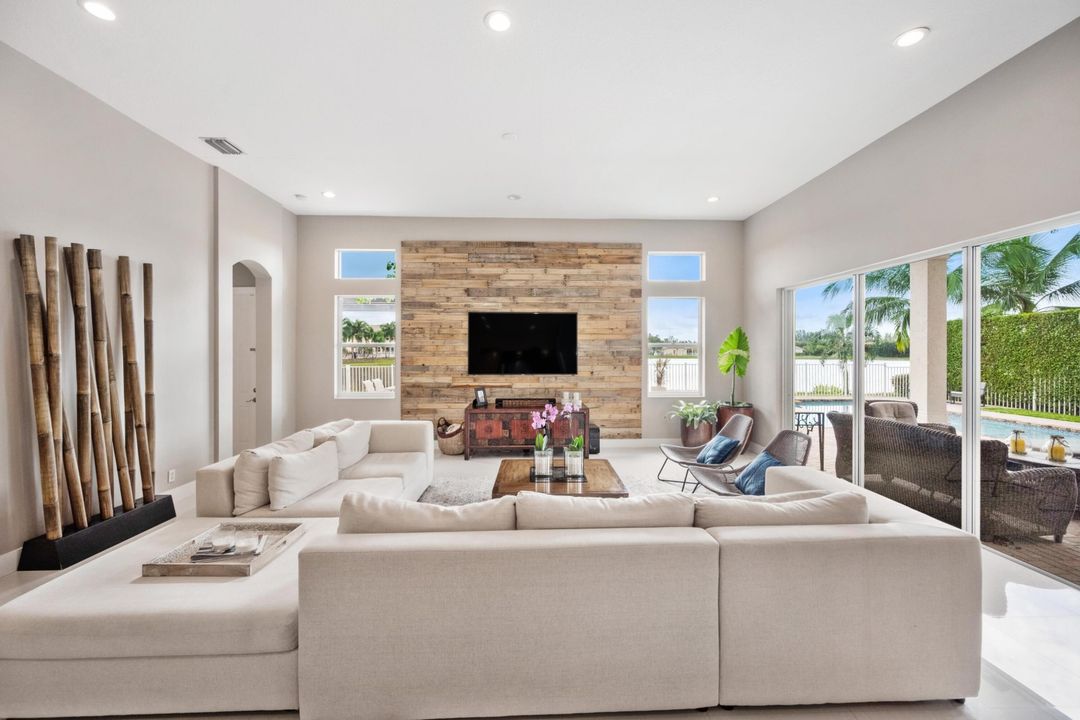 For Rent: $16,000 (4 beds, 3 baths, 3117 Square Feet)