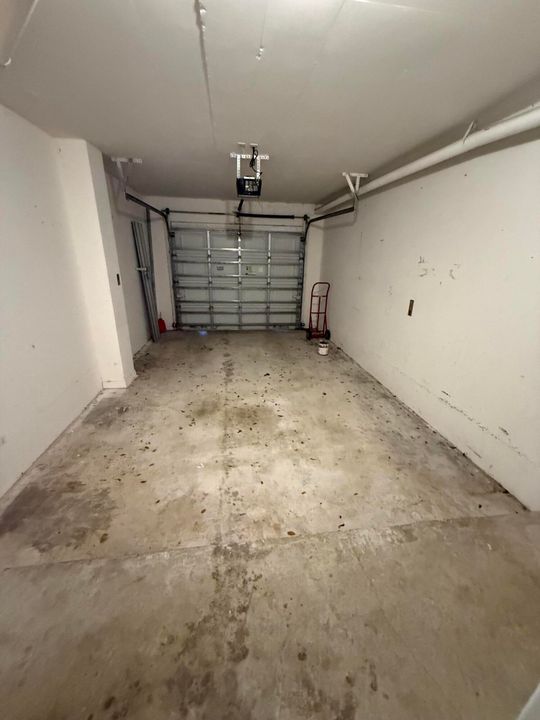 For Rent: $2,300 (2 beds, 2 baths, 1107 Square Feet)