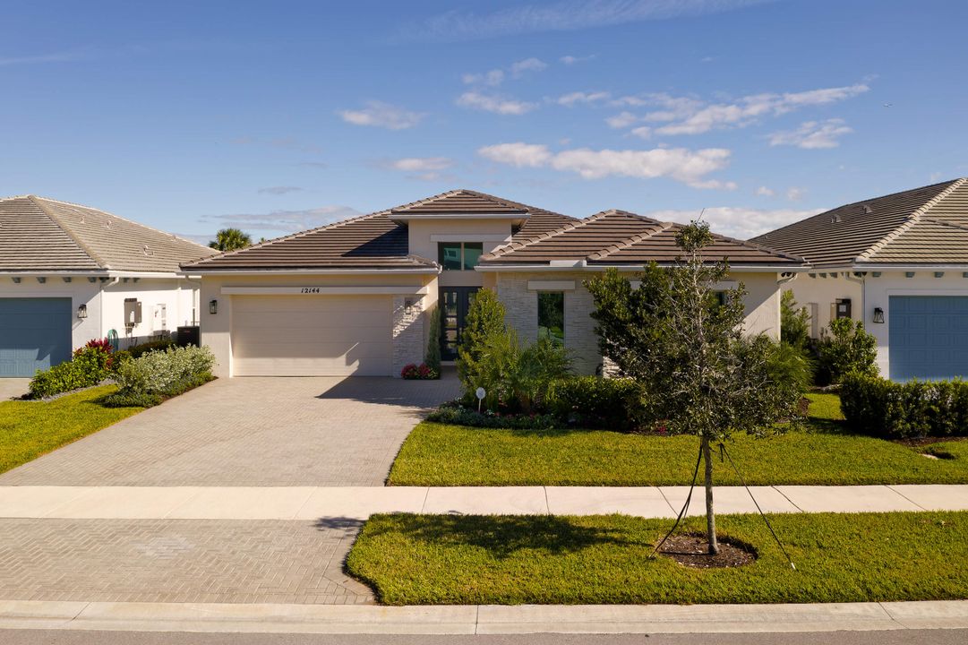 For Sale: $1,495,000 (3 beds, 2 baths, 3100 Square Feet)