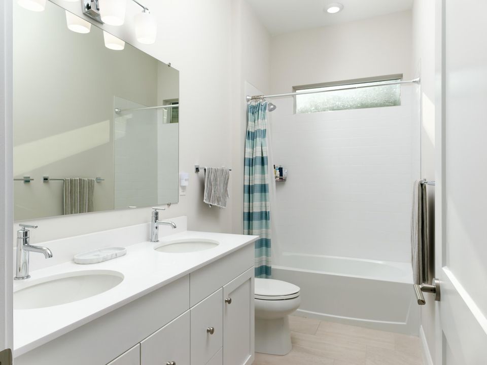 For Sale: $1,495,000 (3 beds, 2 baths, 3100 Square Feet)