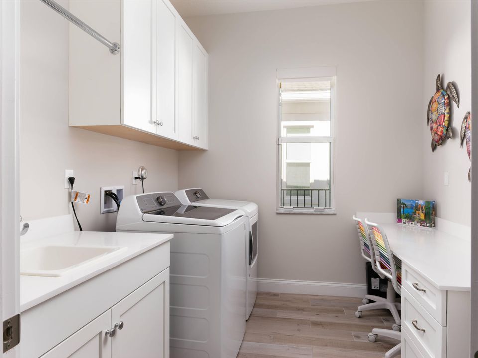 For Sale: $1,495,000 (3 beds, 2 baths, 3100 Square Feet)