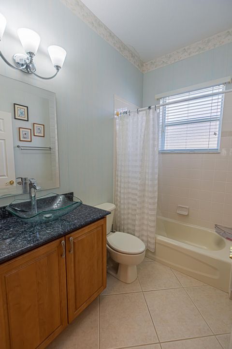 For Sale: $369,000 (2 beds, 2 baths, 2008 Square Feet)