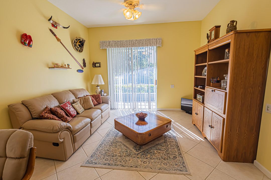 For Sale: $369,000 (2 beds, 2 baths, 2008 Square Feet)