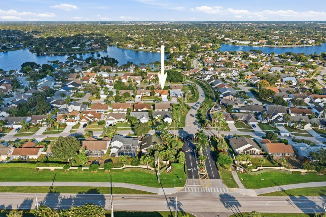 待售: $469,999 (4 贝兹, 2 浴室, 1366 平方英尺)