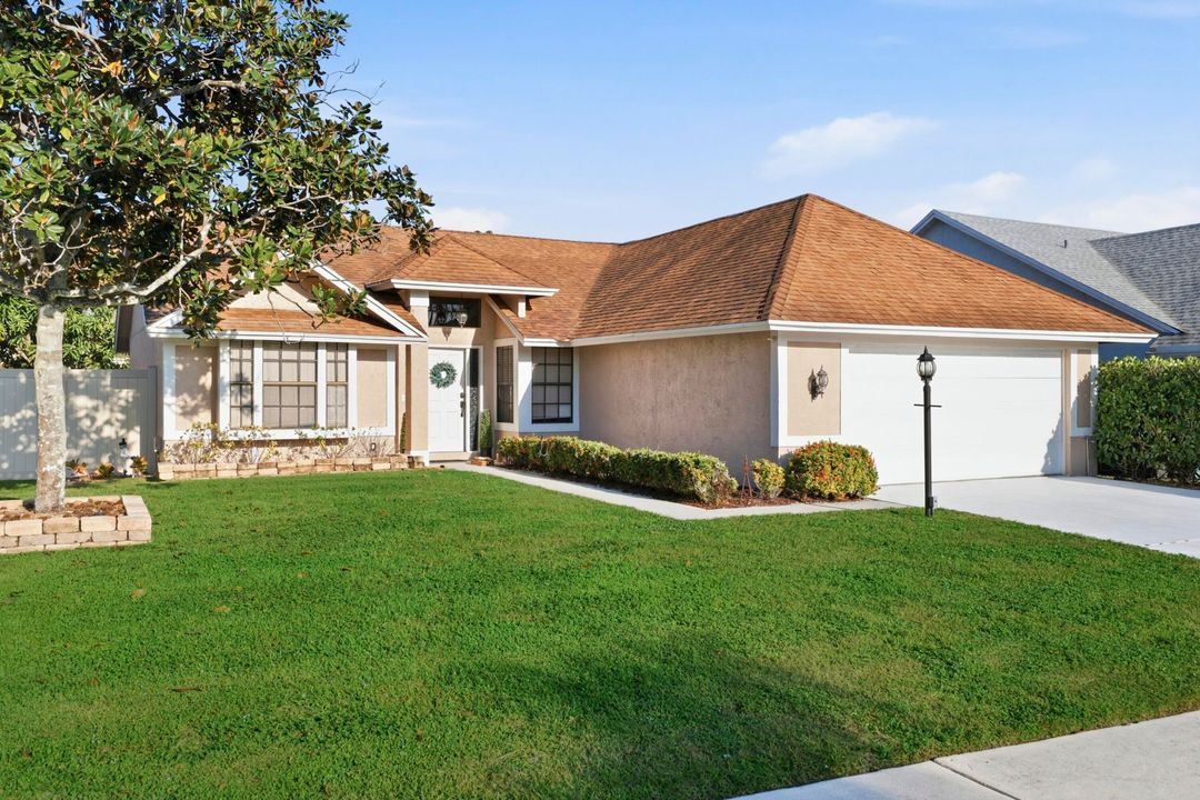 待售: $469,999 (4 贝兹, 2 浴室, 1366 平方英尺)