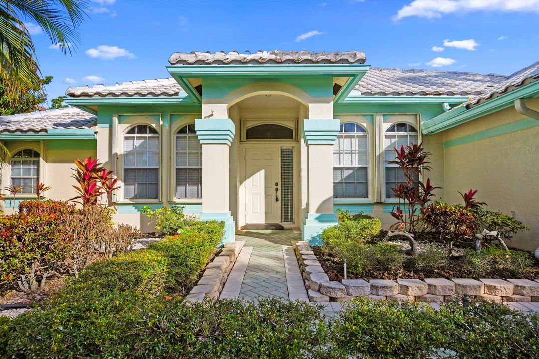 For Sale: $594,300 (4 beds, 2 baths, 2009 Square Feet)