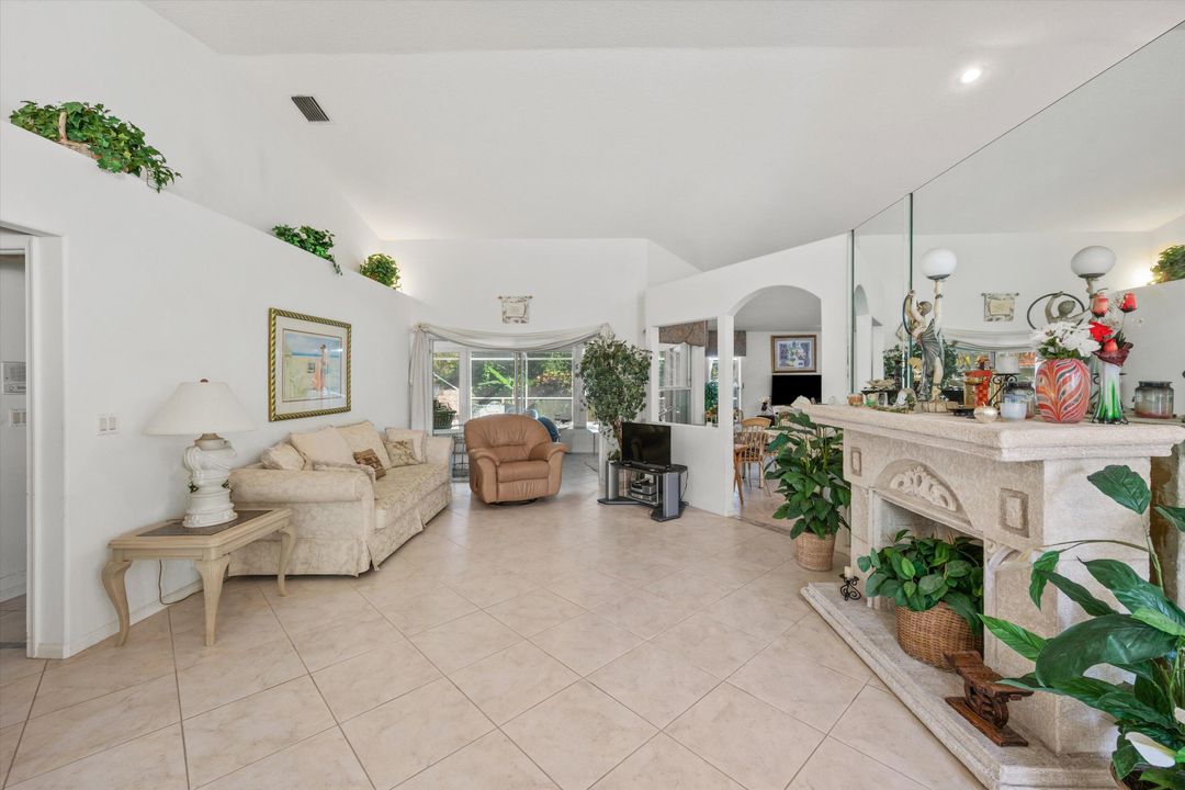 For Sale: $594,300 (4 beds, 2 baths, 2009 Square Feet)