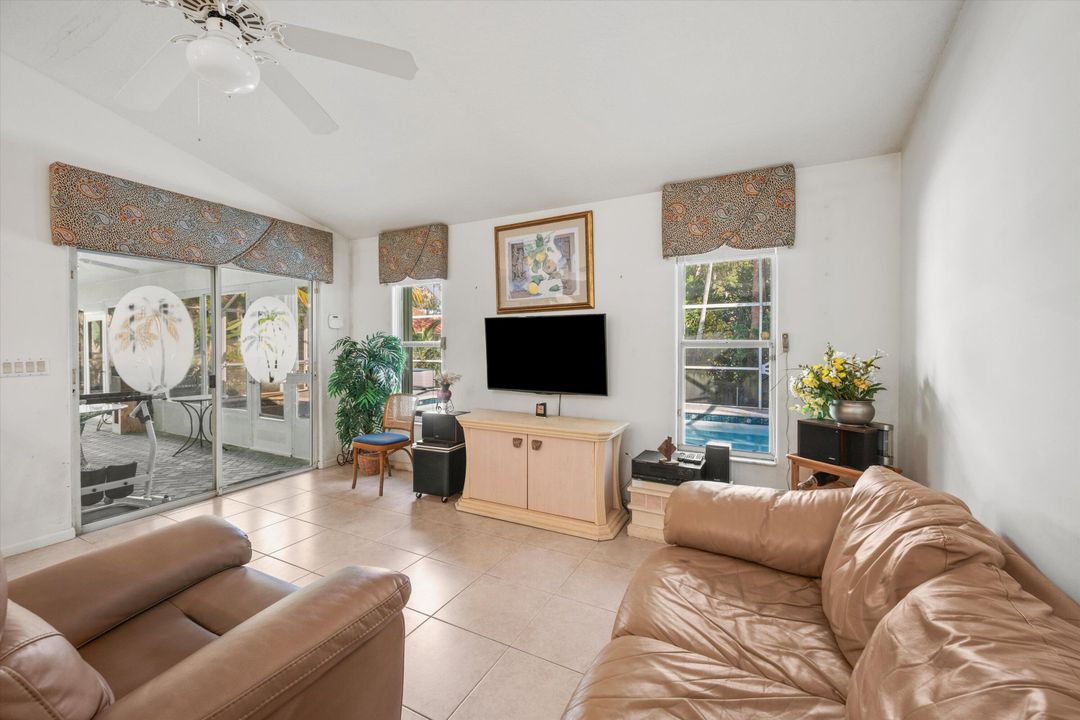 For Sale: $594,300 (4 beds, 2 baths, 2009 Square Feet)