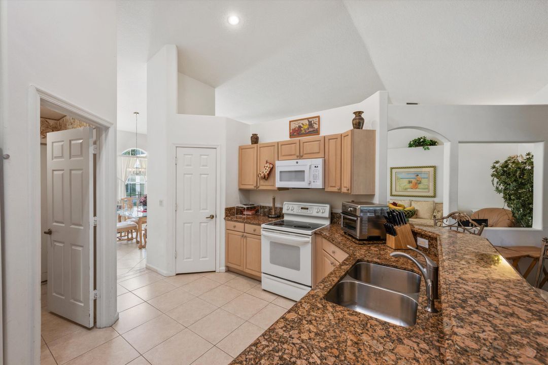 For Sale: $594,300 (4 beds, 2 baths, 2009 Square Feet)