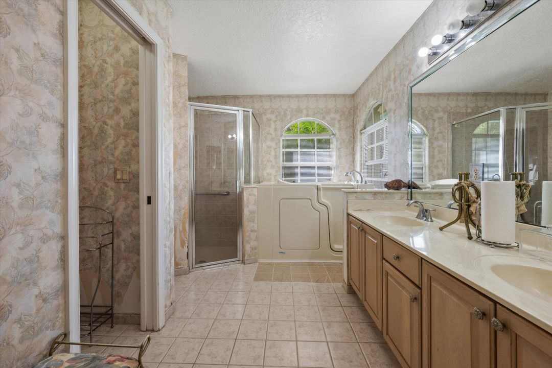 For Sale: $594,300 (4 beds, 2 baths, 2009 Square Feet)