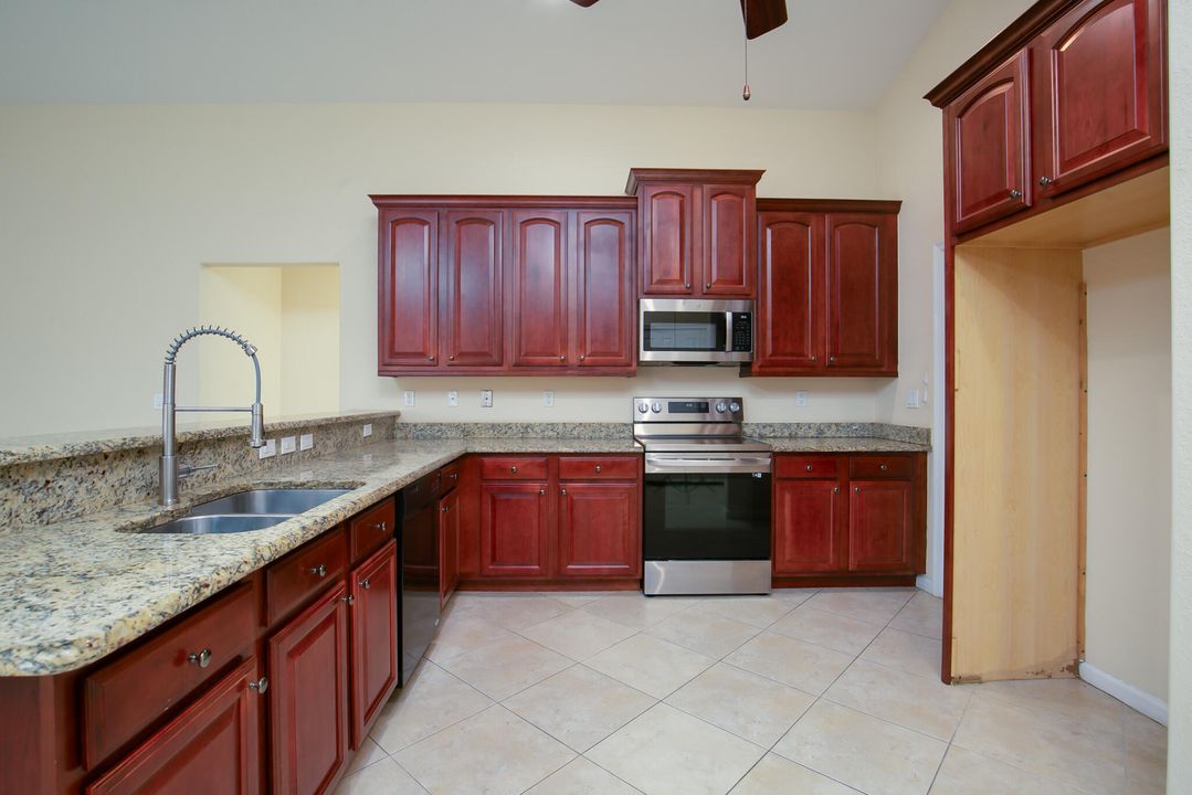 For Sale: $499,900 (4 beds, 3 baths, 2369 Square Feet)