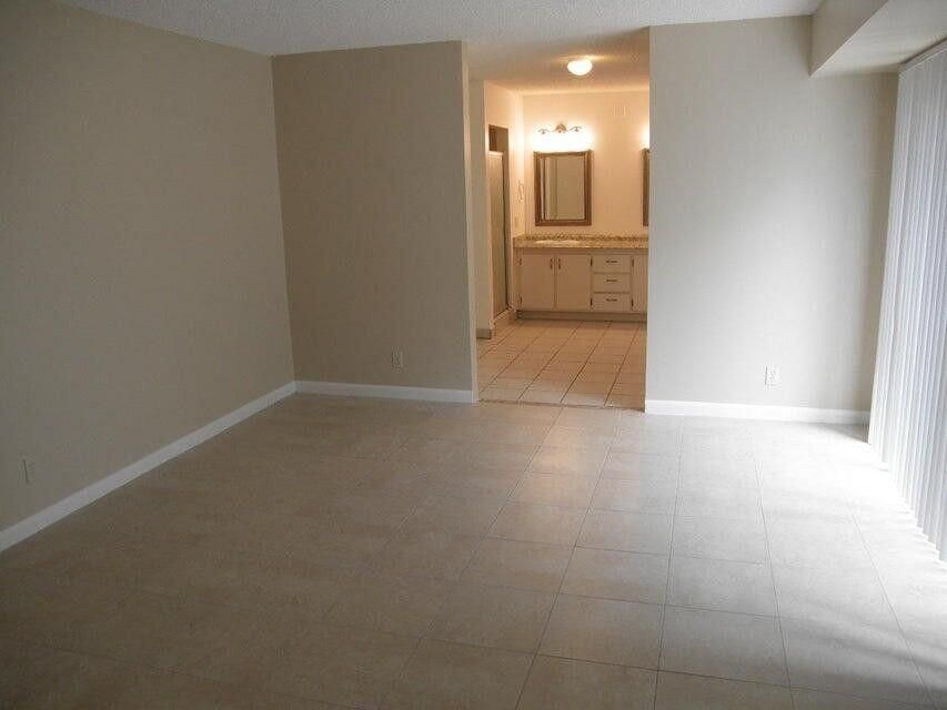 For Rent: $2,200 (3 beds, 2 baths, 1540 Square Feet)