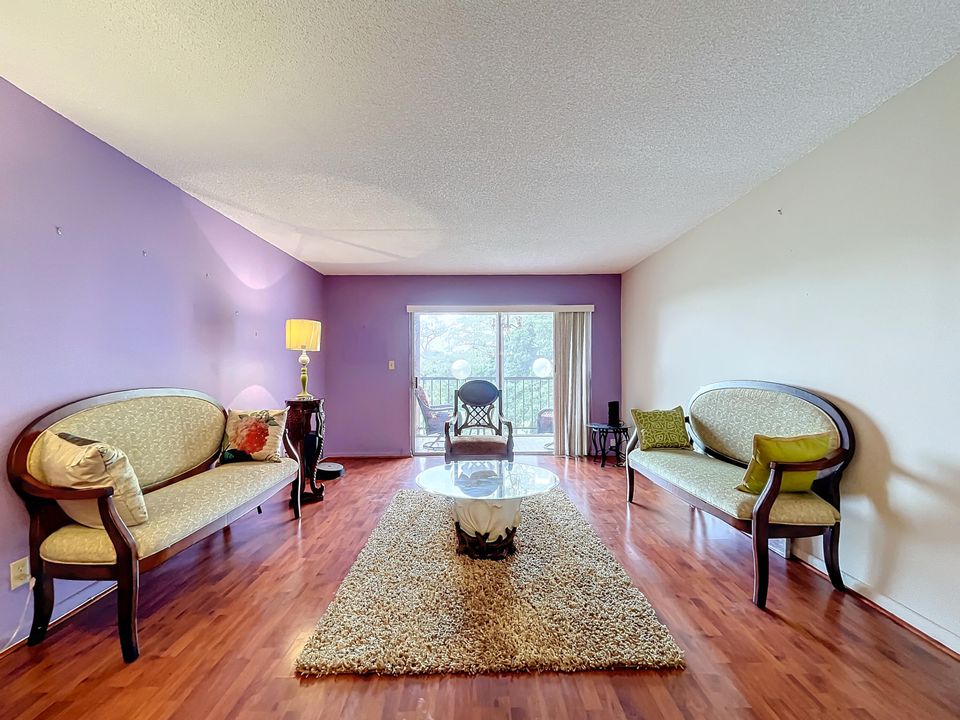 На продажу: $80,000 (1 спален, 1 ванн, 981 Квадратных фут)