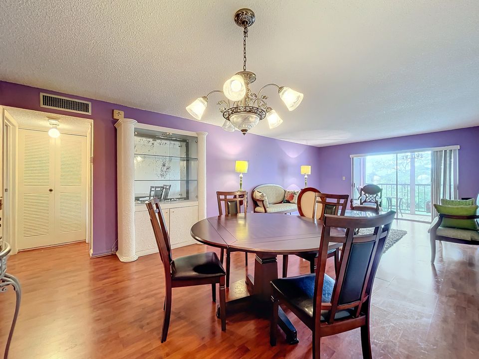 На продажу: $80,000 (1 спален, 1 ванн, 981 Квадратных фут)