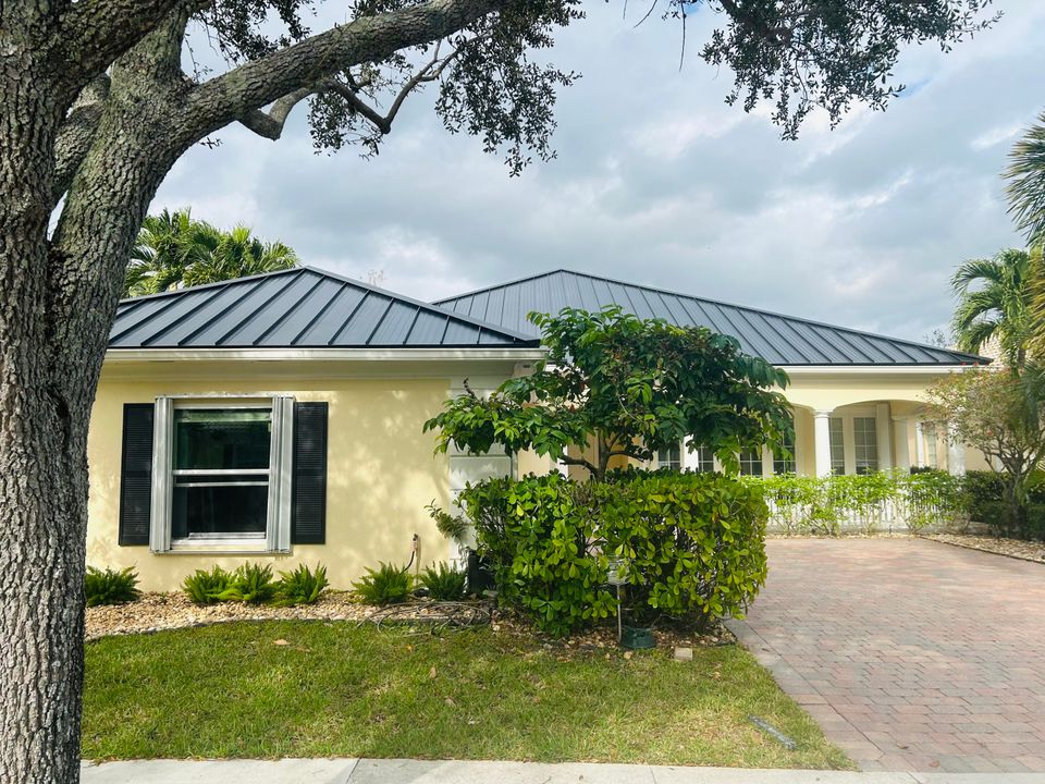 En Venta: $819,900 (4 camas, 3 baños, 2499 Pies cuadrados)