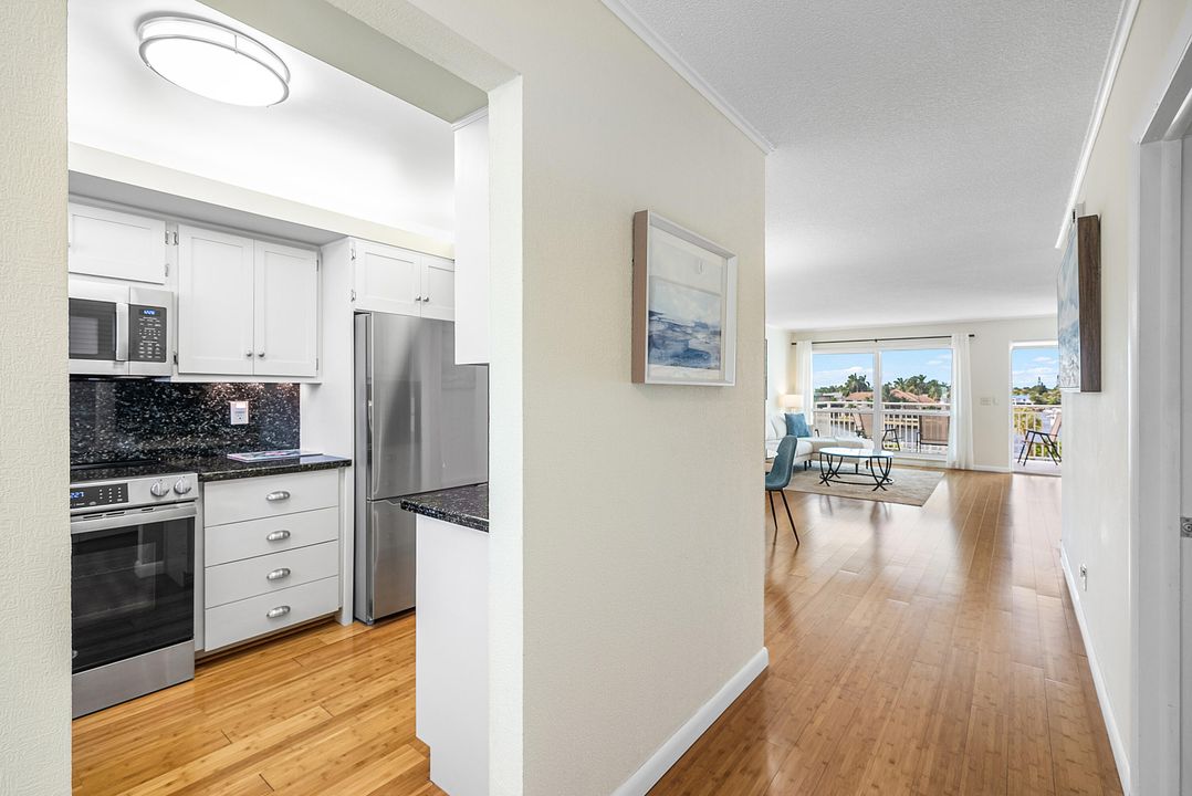 待售: $579,000 (2 贝兹, 2 浴室, 1102 平方英尺)