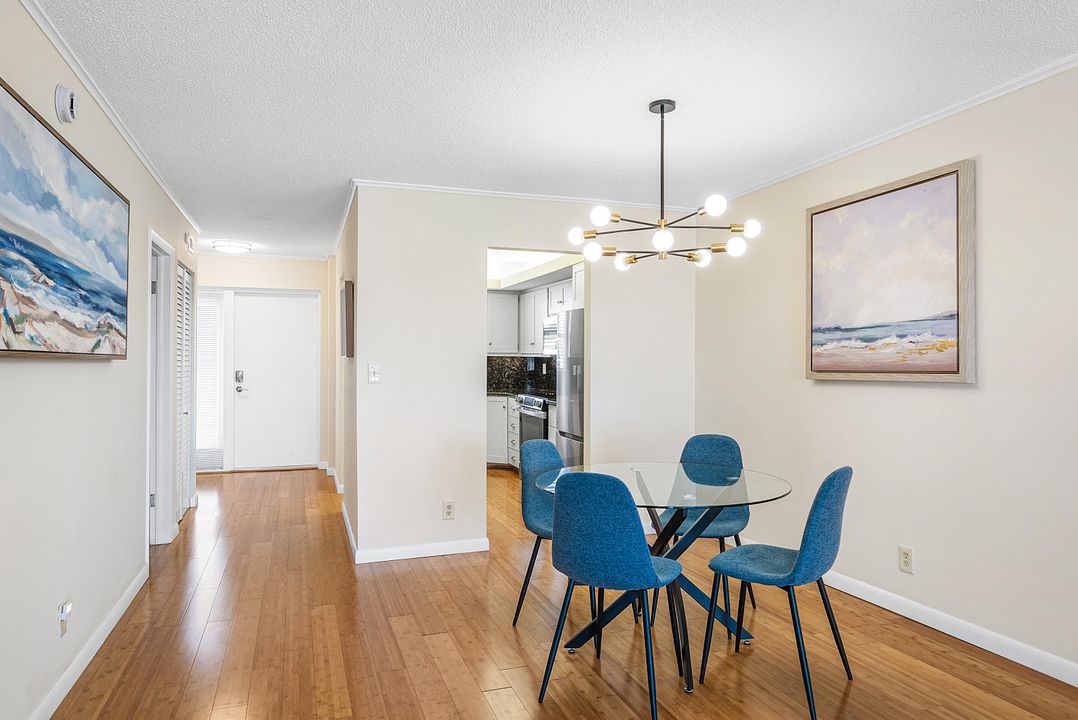 待售: $579,000 (2 贝兹, 2 浴室, 1102 平方英尺)