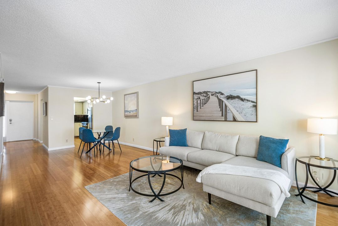 待售: $579,000 (2 贝兹, 2 浴室, 1102 平方英尺)