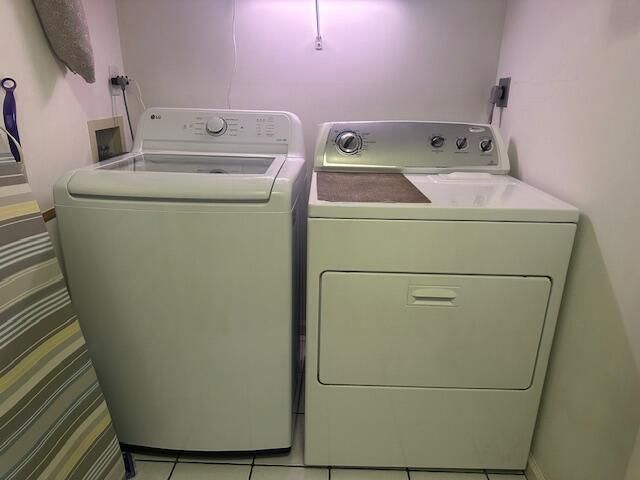 For Sale: $465,000 (3 beds, 2 baths, 1884 Square Feet)