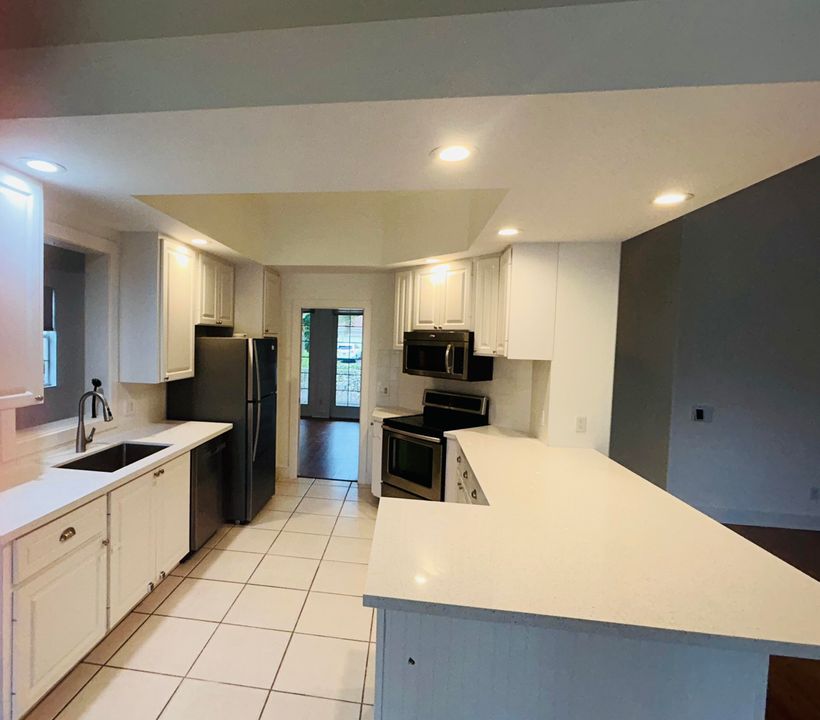 En Venta: $819,900 (4 camas, 3 baños, 2499 Pies cuadrados)