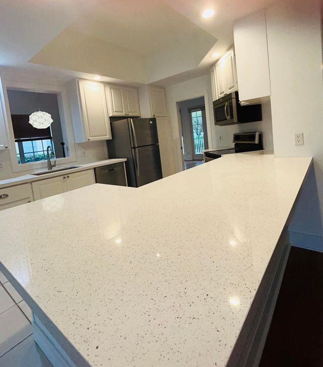 En Venta: $819,900 (4 camas, 3 baños, 2499 Pies cuadrados)