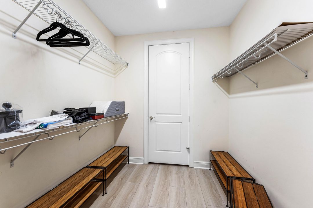 En Venta: $1,375,000 (4 camas, 4 baños, 4251 Pies cuadrados)