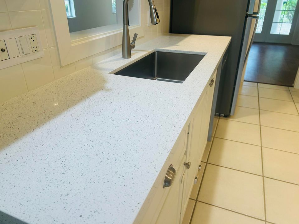 En Venta: $819,900 (4 camas, 3 baños, 2499 Pies cuadrados)