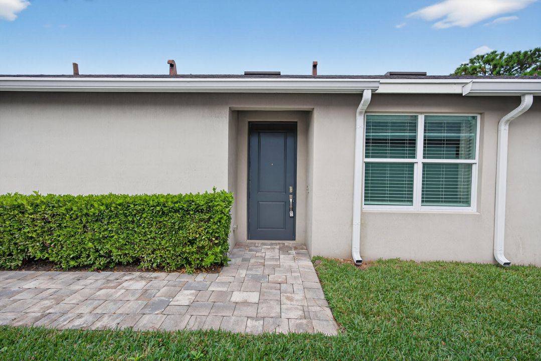 For Sale: $570,000 (2 beds, 2 baths, 1500 Square Feet)