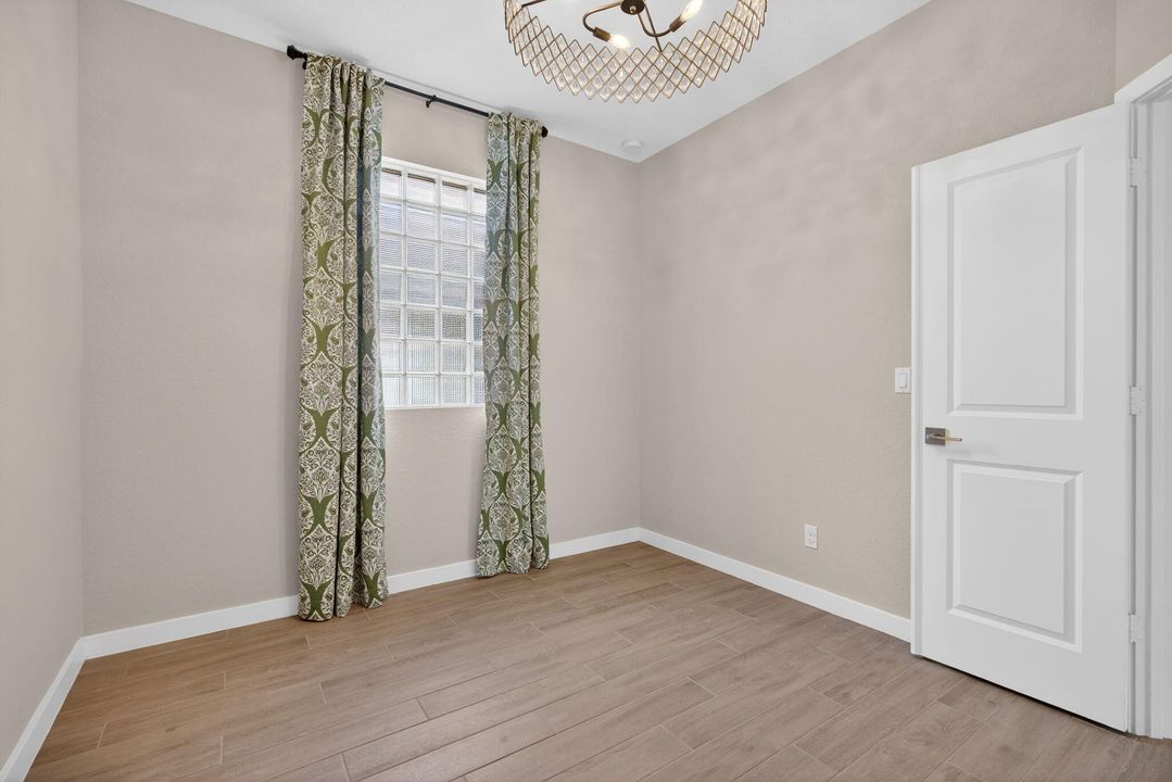 For Sale: $570,000 (2 beds, 2 baths, 1500 Square Feet)