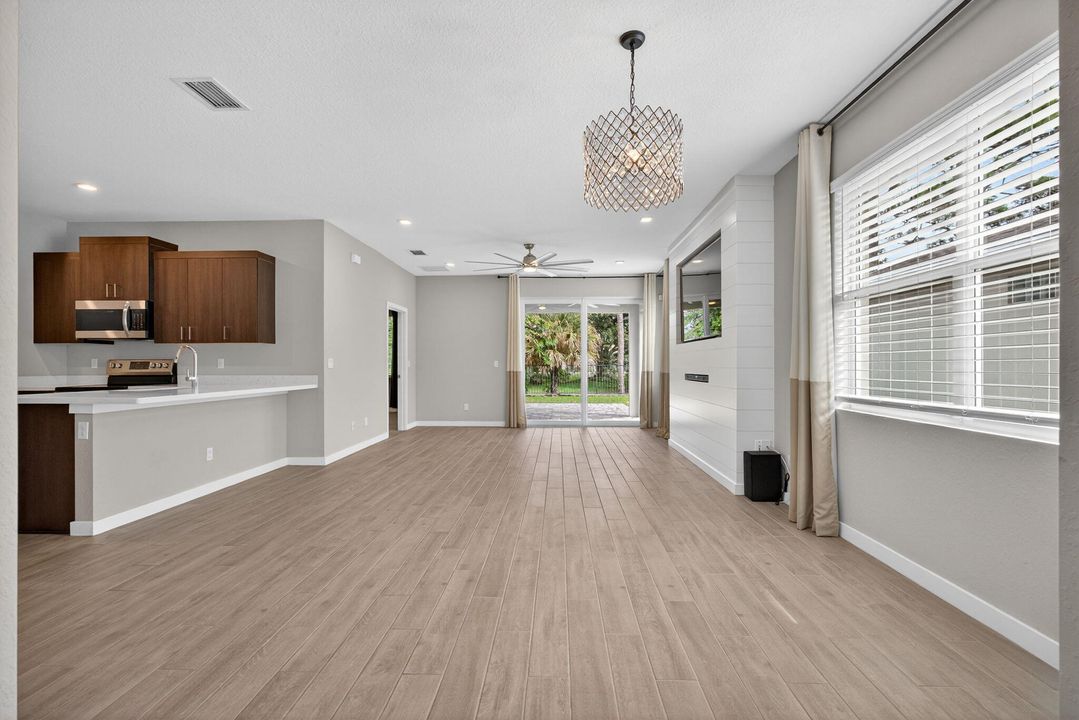 For Sale: $570,000 (2 beds, 2 baths, 1500 Square Feet)