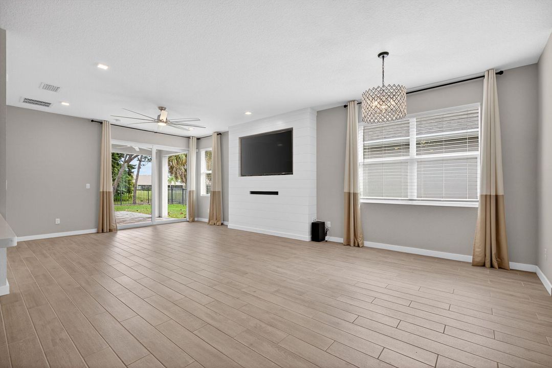 For Sale: $570,000 (2 beds, 2 baths, 1500 Square Feet)