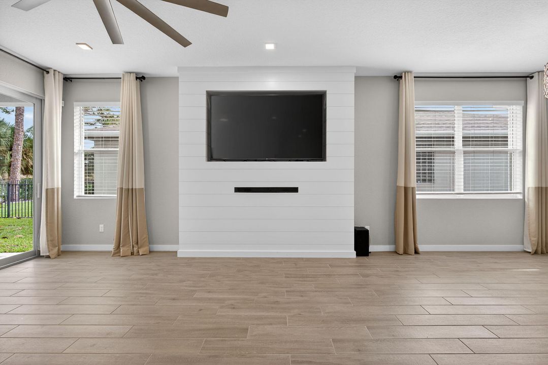 For Sale: $570,000 (2 beds, 2 baths, 1500 Square Feet)