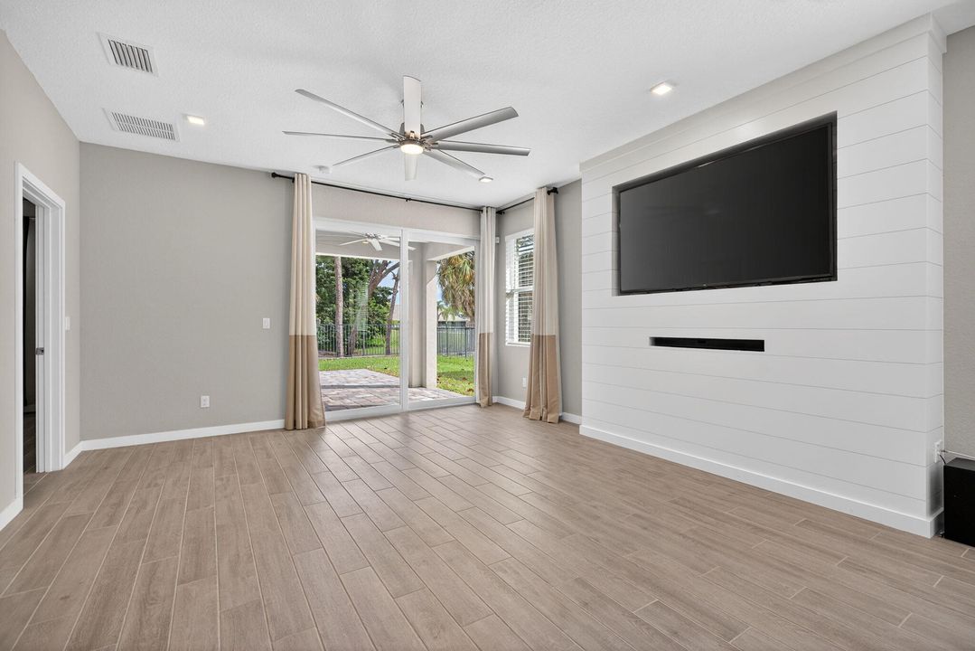 For Sale: $570,000 (2 beds, 2 baths, 1500 Square Feet)