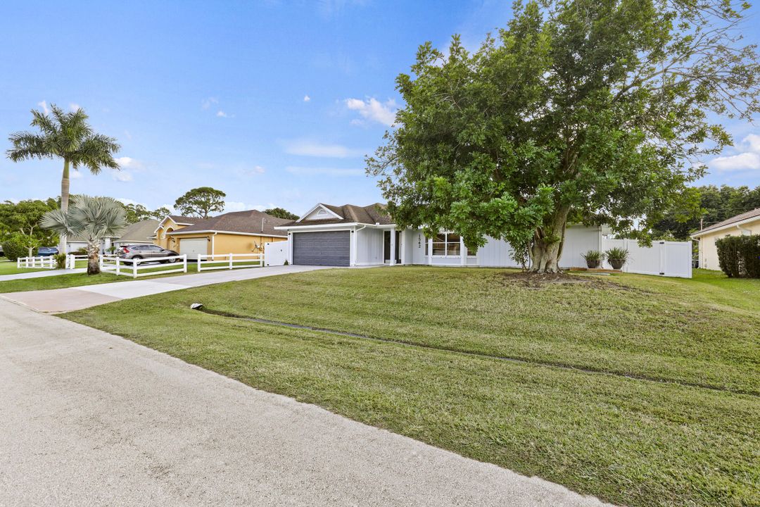 For Sale: $349,000 (3 beds, 2 baths, 1320 Square Feet)
